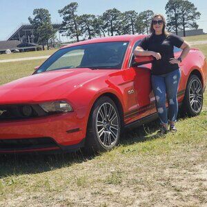 Meet your Posher, Caitlin